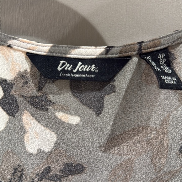 De Jour Shorts Romper - Picture 3 of 6